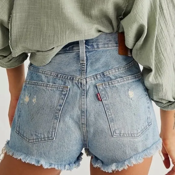 Levi’s 501 High Rise Shorts in Fault Line Sz 25