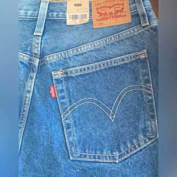 LEVI’S 501 Shorts A High Rise Fitted through the Hip Size 27
