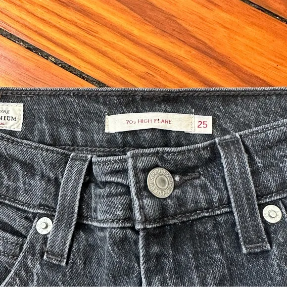 Levi's 70's High-Rise Flare Jeans 25