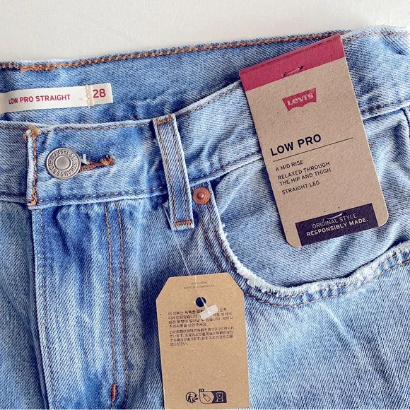 LEVI’S LOW PRO MID RISE STRAIGHT LEG JEANS Light Wash 28