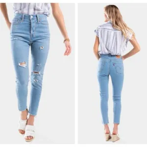 LEVI'S Wedgie Skinny Jeans Lite Wash Distress {X19}