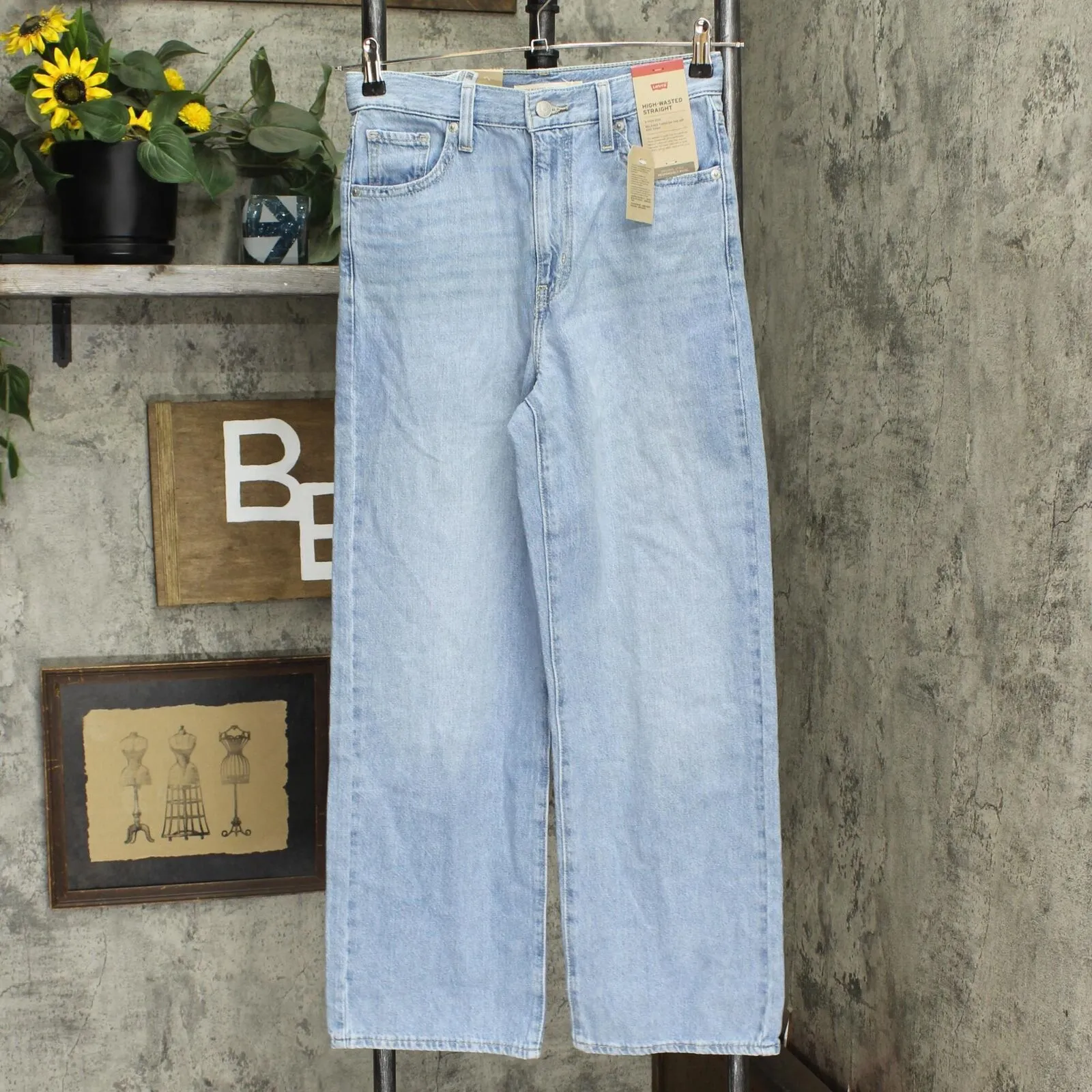Levi's Women's High-Rise Straight Jeans