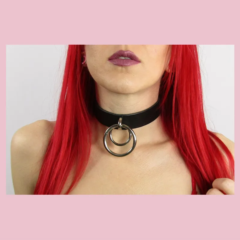 Loria leather collar