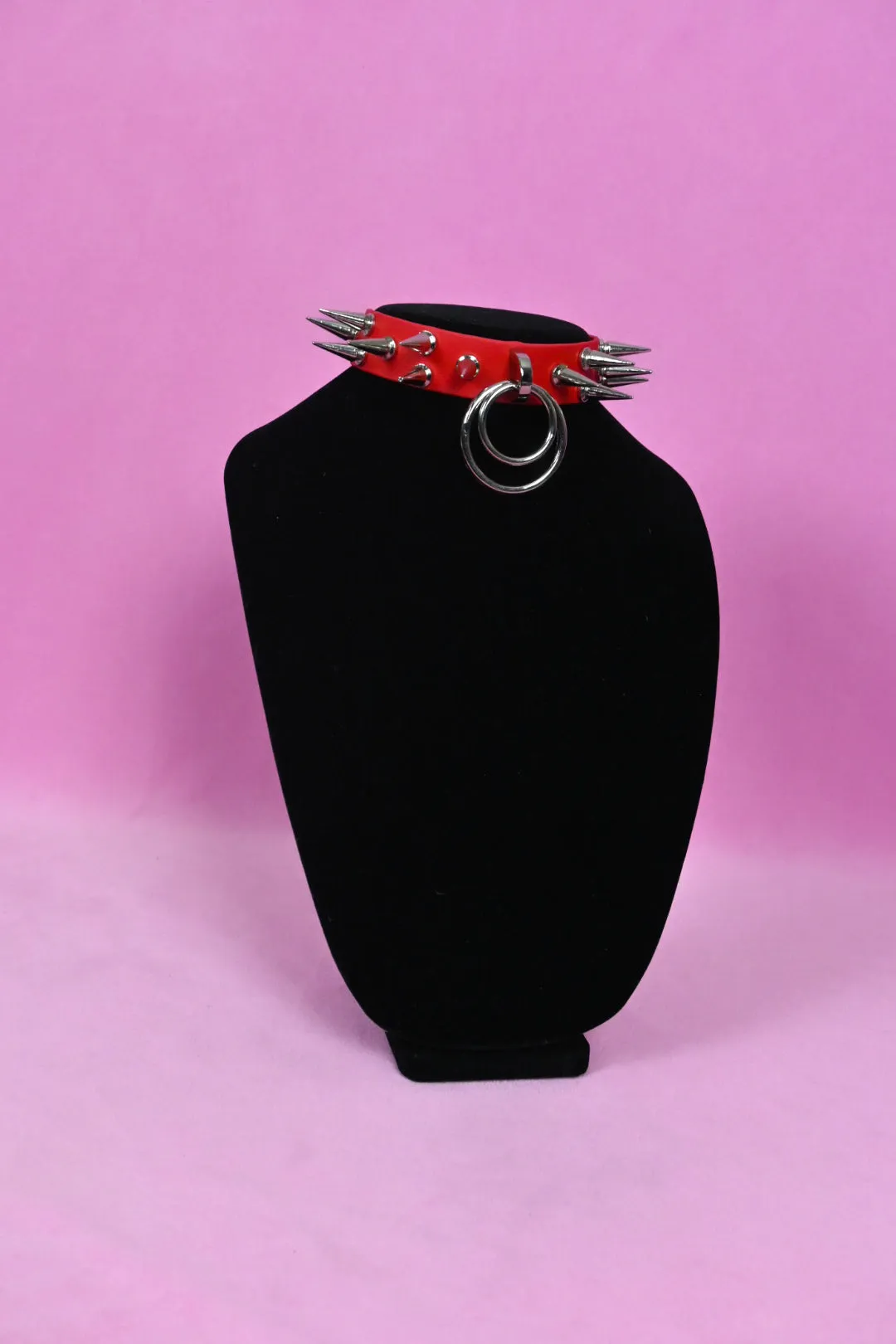Loria leather collar