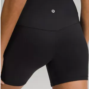 Lululemon Align High Rise Short 6” in Black. Size 6.