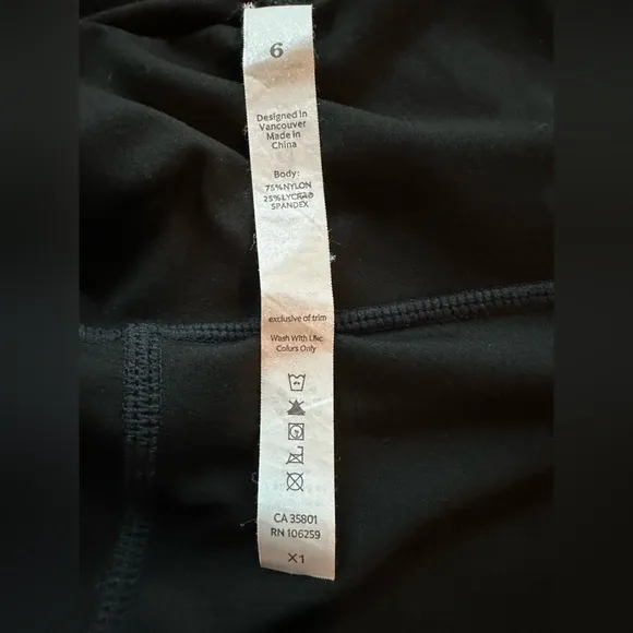 Lululemon Align High Rise Short 6” in Black. Size 6.