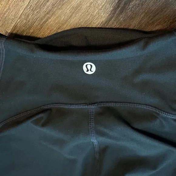 Lululemon Align High Rise Short 6” in Black. Size 6.