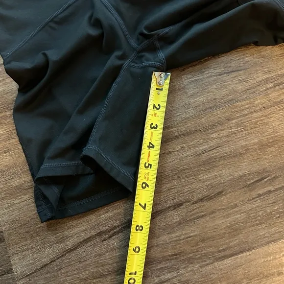 Lululemon Align High Rise Short 6” in Black. Size 6.