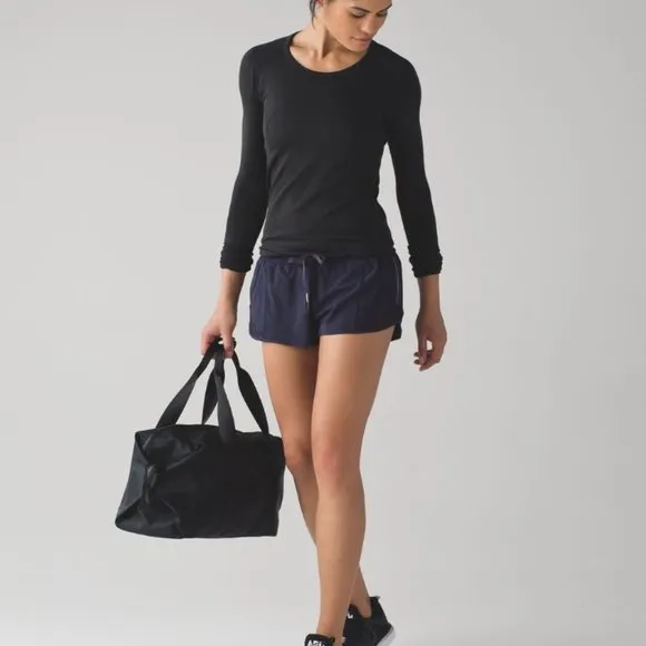 Lululemon Hotty Hot Short 2.5&quot; - Midnight Navy