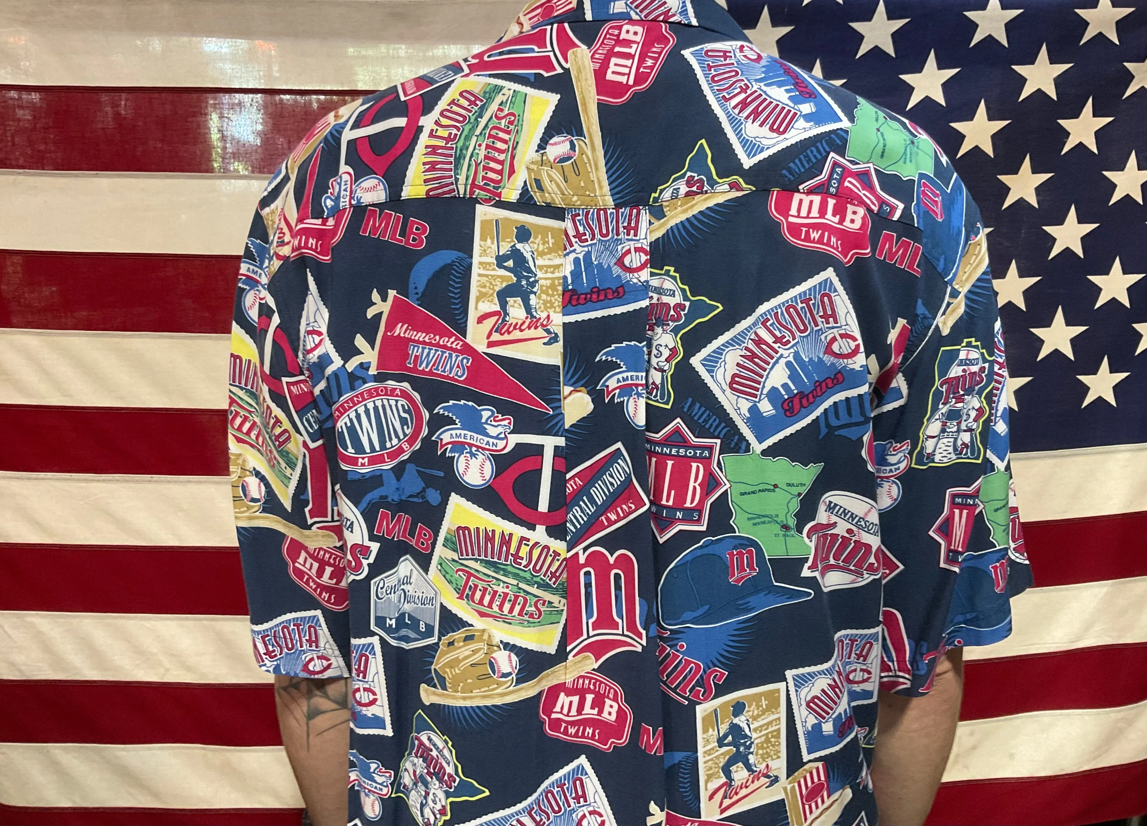 Minnesota Twins MLB Vintage 90’s Rayon Printed Mens Shirt By©️VF Imagewear USA