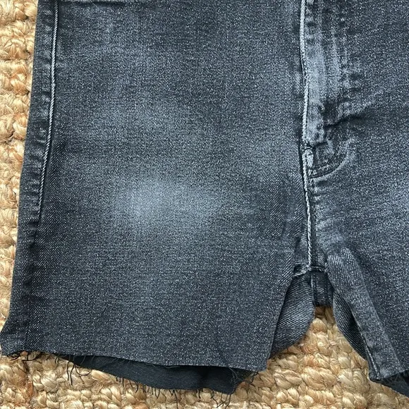 Mother The Swooner Baa Baa Black Sheep cutoff denim women’s shorts size 27