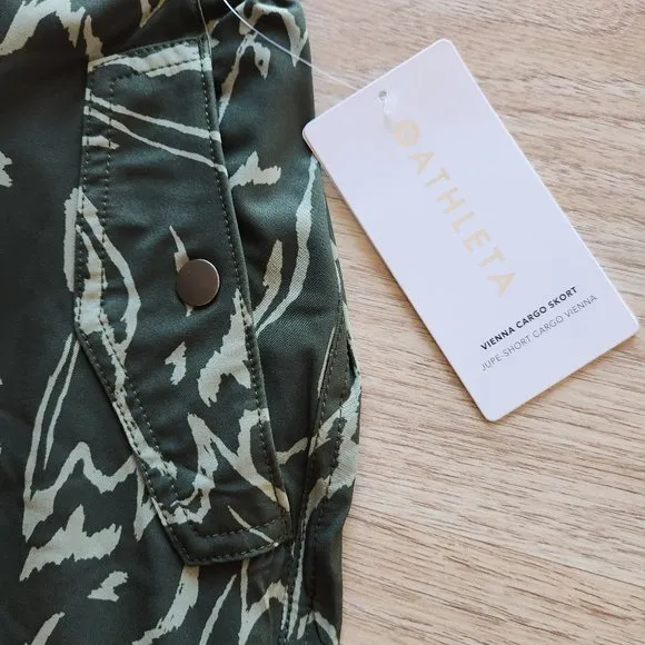 NWT Athleta Vienna Cargo Skort Jupe-Short Pull-On Semi Fitted Pocket Green