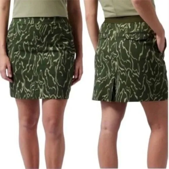 NWT Athleta Vienna Cargo Skort Jupe-Short Pull-On Semi Fitted Pocket Green