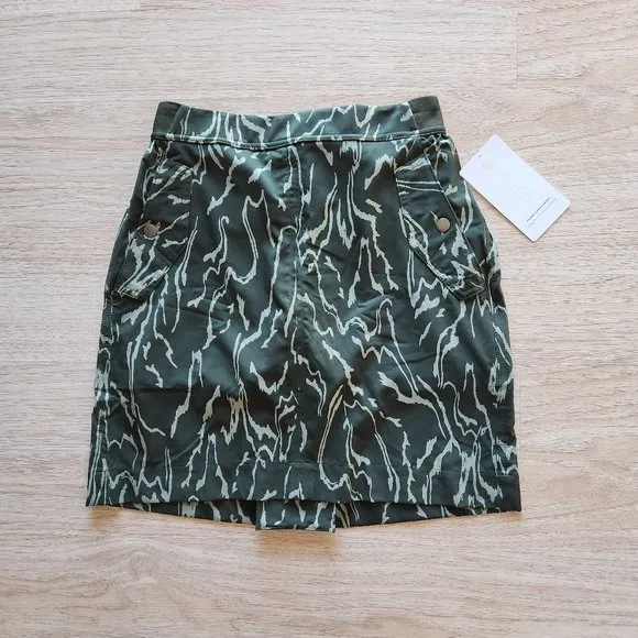 NWT Athleta Vienna Cargo Skort Jupe-Short Pull-On Semi Fitted Pocket Green