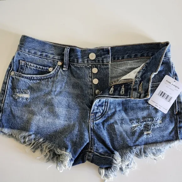 NWT Free People Loving Good Vibrations Denim Cutoff Shorts in Mid Indigo size 25