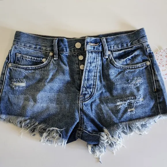 NWT Free People Loving Good Vibrations Denim Cutoff Shorts in Mid Indigo size 25