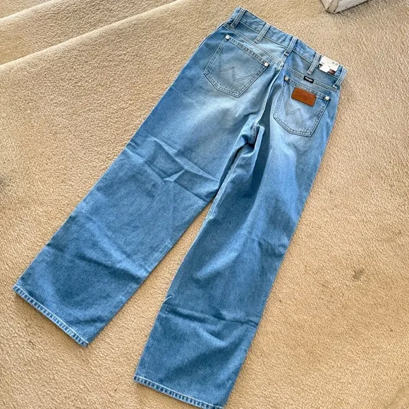 NWT Wrangler X Fender Destroyed Loose Mom Jean