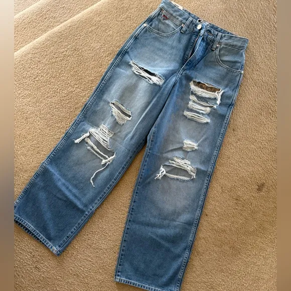 NWT Wrangler X Fender Destroyed Loose Mom Jean