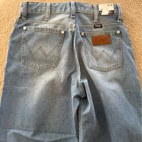 NWT Wrangler X Fender Destroyed Loose Mom Jean