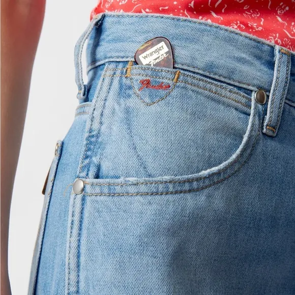 NWT Wrangler X Fender Destroyed Loose Mom Jean