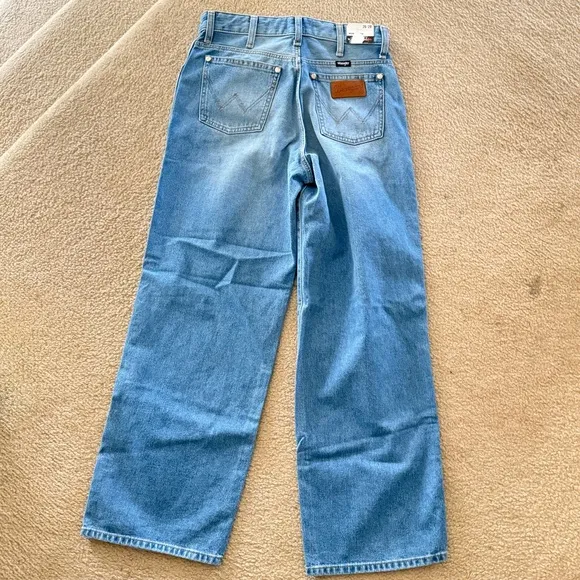 NWT Wrangler X Fender Destroyed Loose Mom Jean