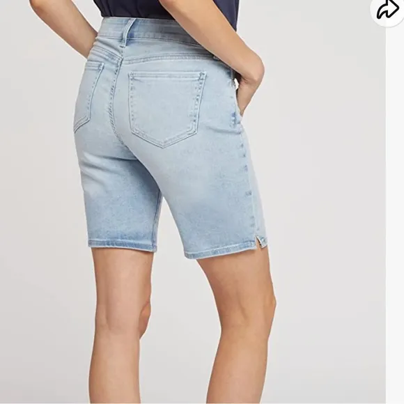 NYDJ Women's Ella Short with Sideseam Slits In Conway.