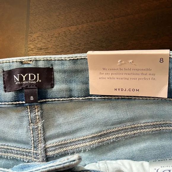 NYDJ Women's Ella Short with Sideseam Slits In Conway.