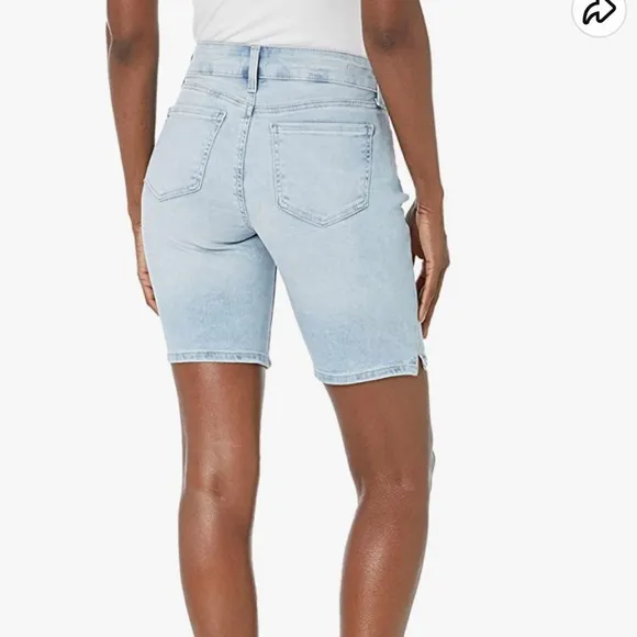 NYDJ Women's Ella Short with Sideseam Slits In Conway.