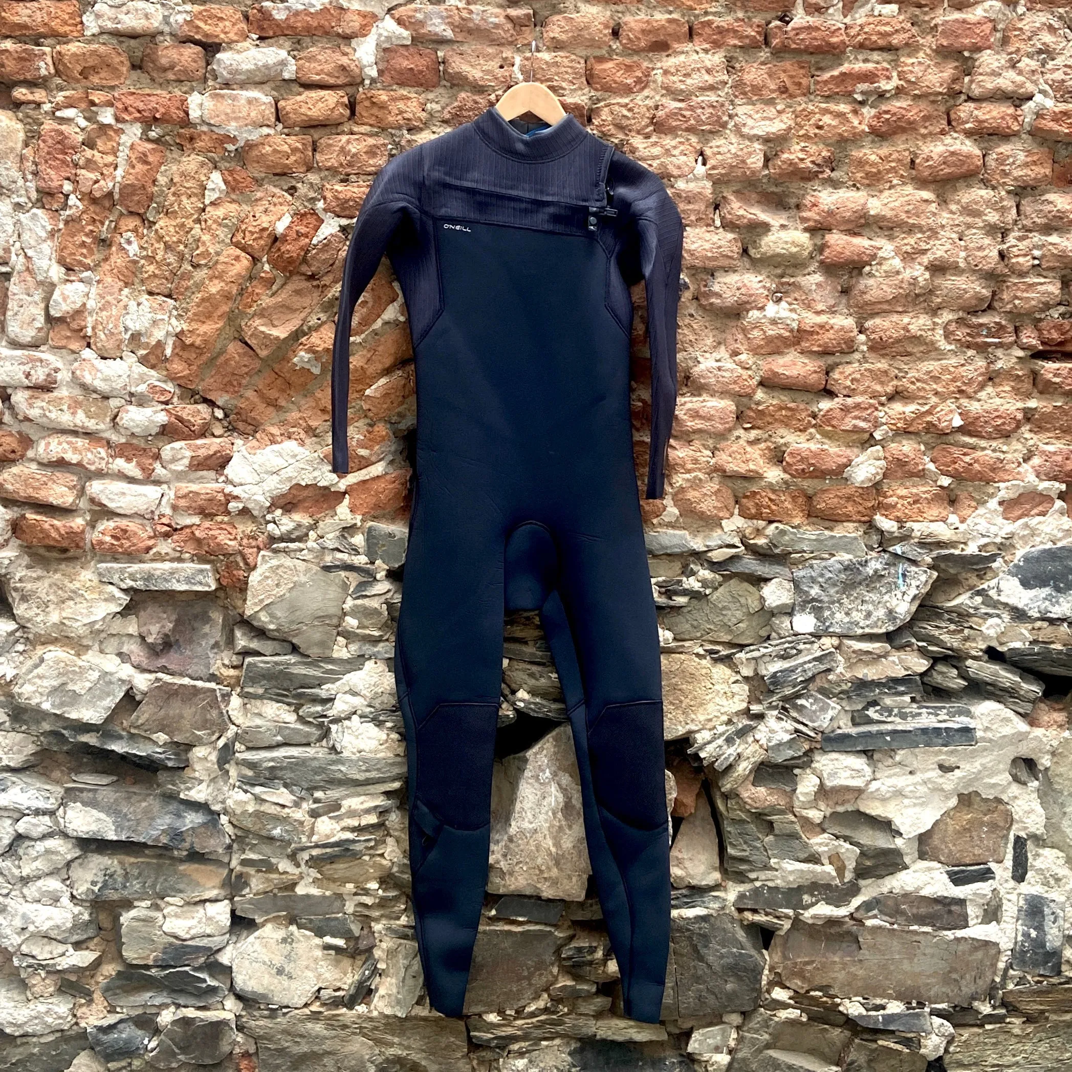 O'NEILL   HYPERFREAK  4/3 MM CHEST ZIP  BLACK
