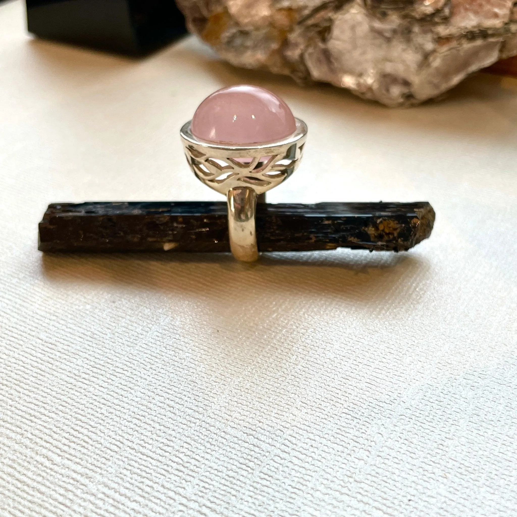 Oval Rose Quartz ring - Pink Rose Quartz