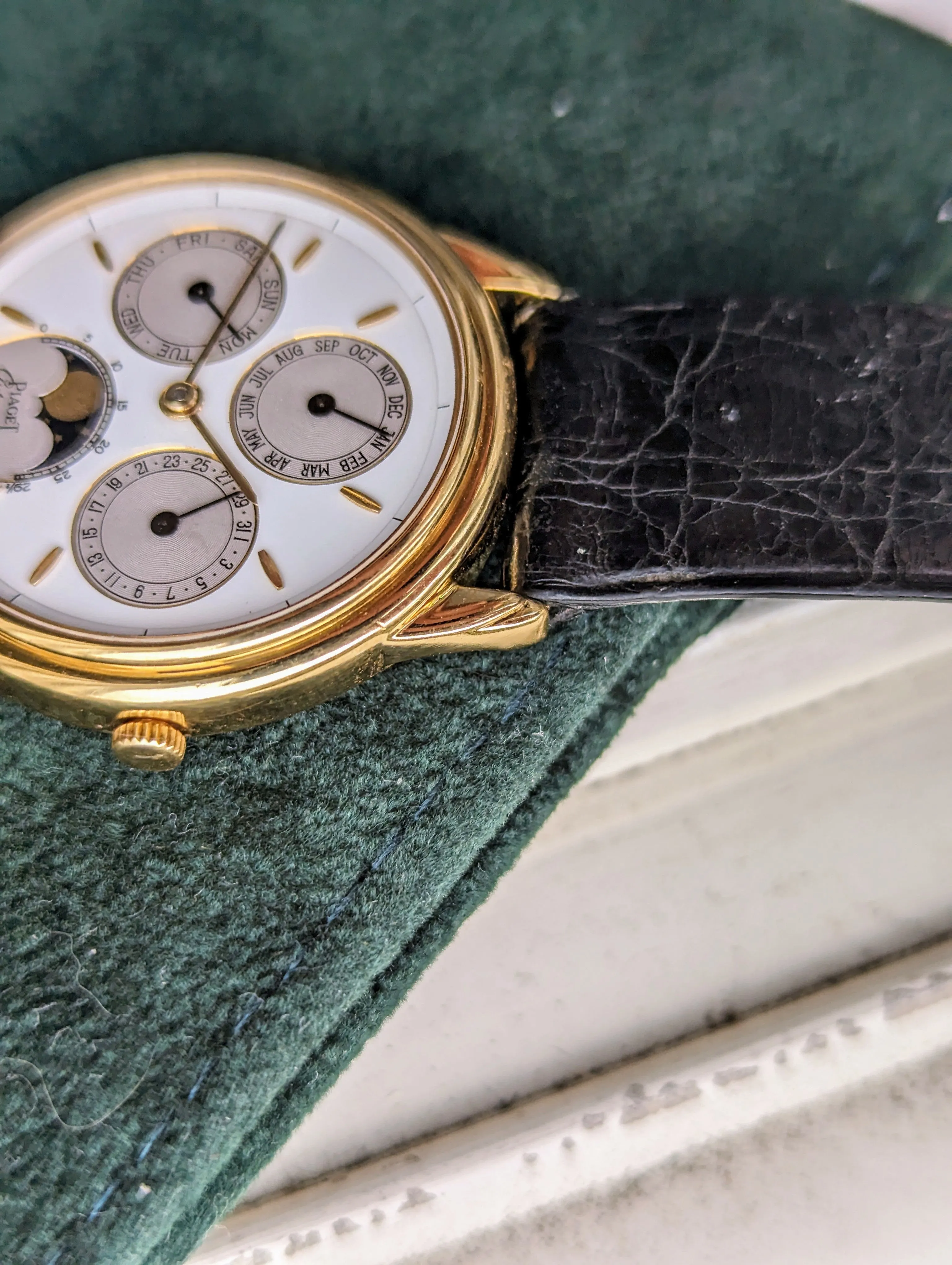 Piaget Gouverneur Triple Calendar Moon Phase 15958 w/ original strap and buckle.