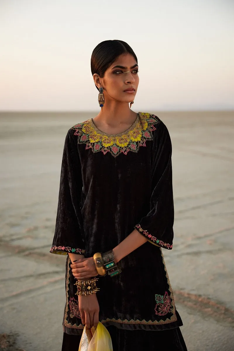 Raji Ramniq   I   Charcoal Black Lime Silk Velvet Gharara Set Dupatta We-110