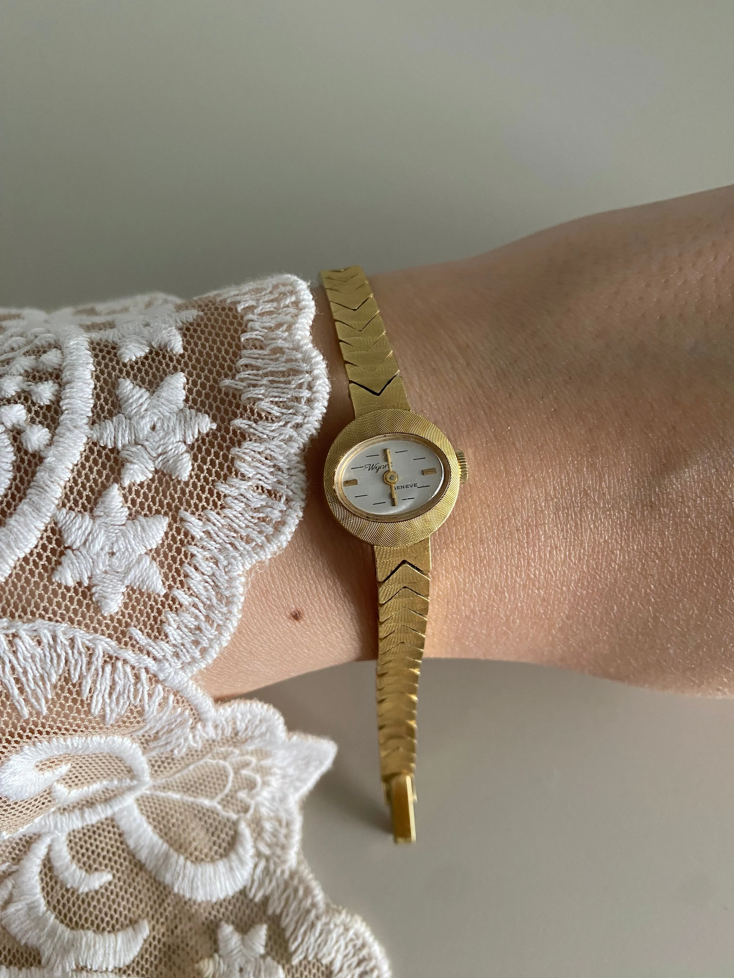 Rare Vintage 1960s Dainty Wyant Geneve 10 Microns Gold Plated Ladies Mechanical Watch