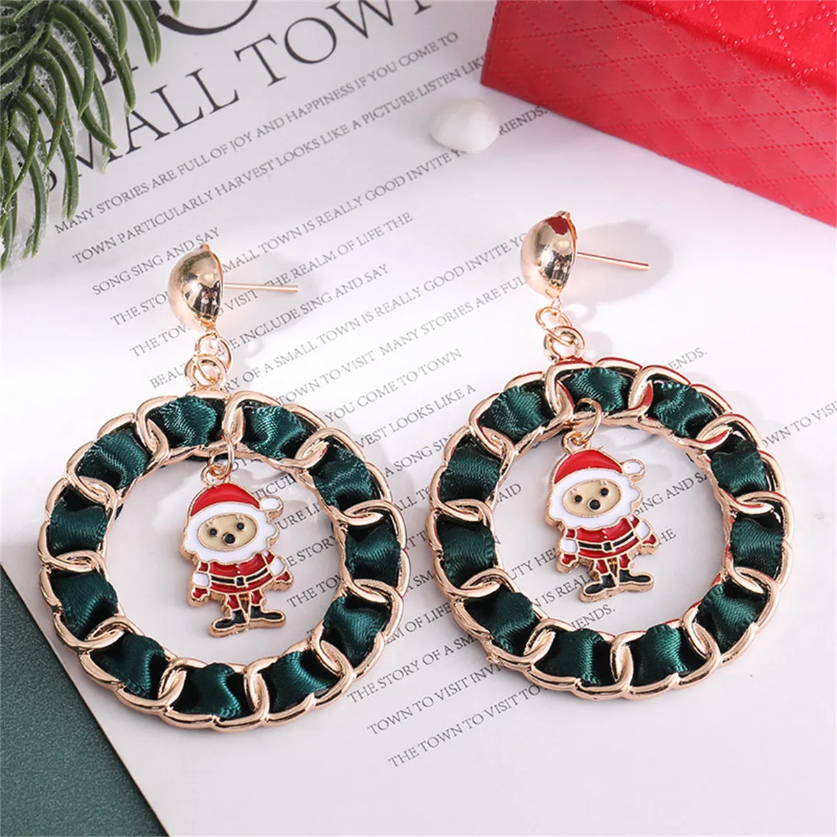 Red Enamel & Polyster 18K Gold-Plated Santa Curb Chain Circle Drop Earrings