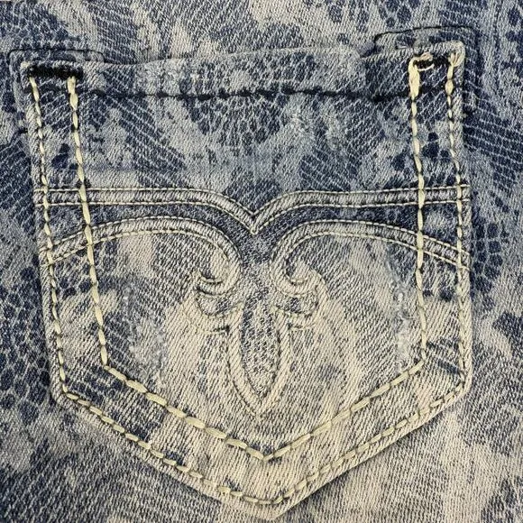 Rock Revival Short Women's 26x3 Light Blue Lace Print Lydia Easy Short Western