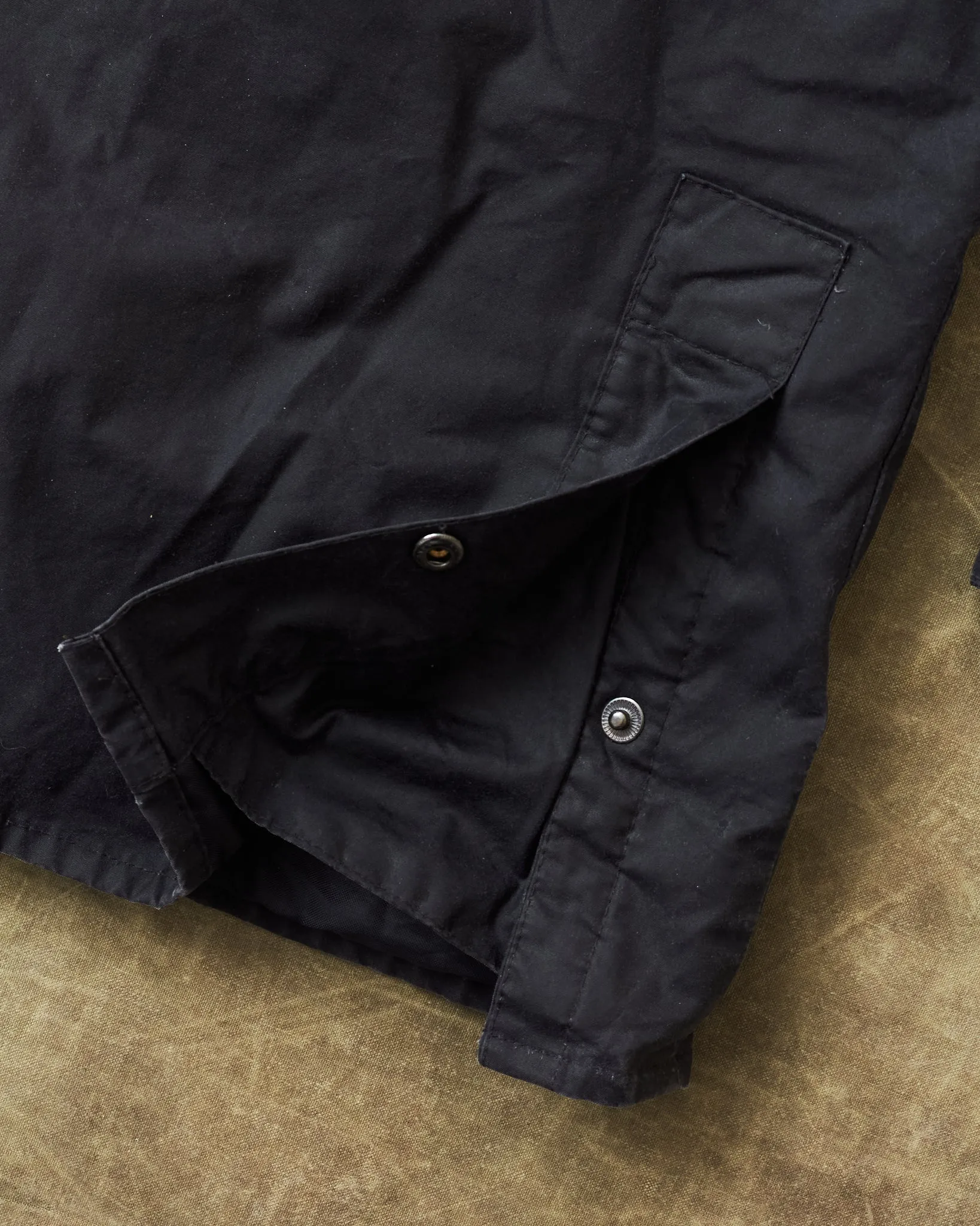 Second Hand Barbour Bedale Black Waxed Jacket Size C42 / 107 cm