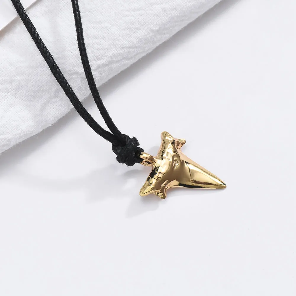 Simple Unisex Shark Tooth Necklace - Unisex in gold