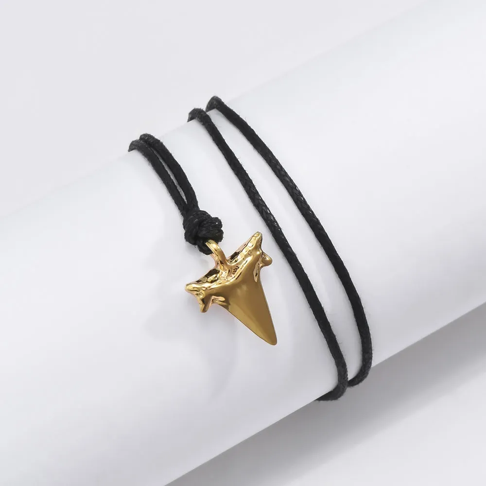 Simple Unisex Shark Tooth Necklace - Unisex in gold