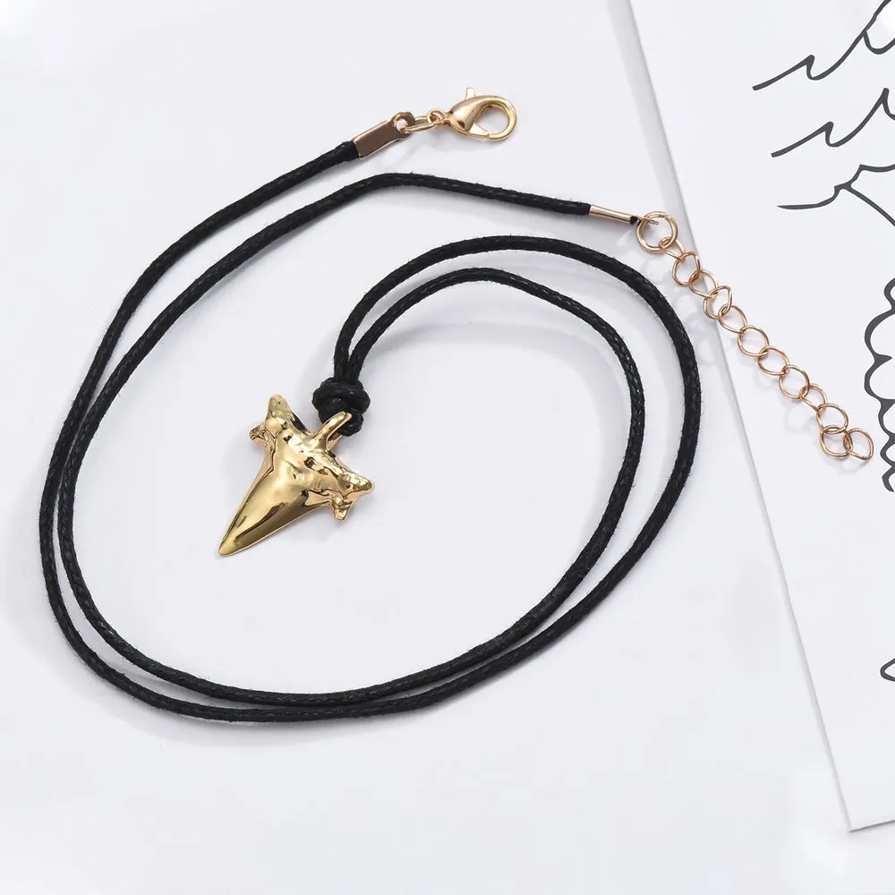 Simple Unisex Shark Tooth Necklace - Unisex in gold