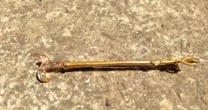Stock Pin Estate 18 kt Yellow Gold Diamond Brooch in Hunt Whip Form