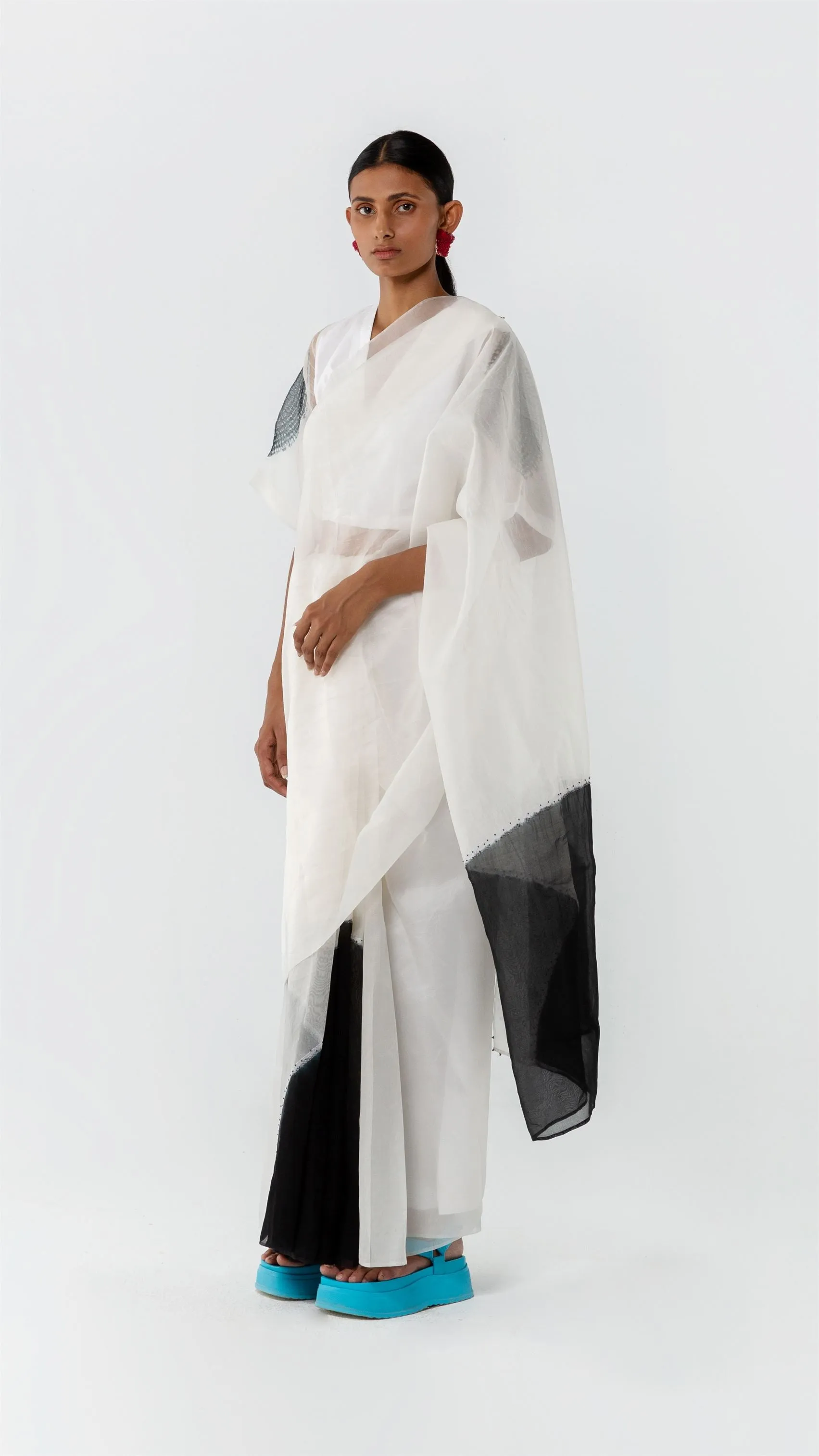 Studio Medium   I   Shibori Conti POLKA ORGANZA SAREE - WHITE/BLACKPOL 05