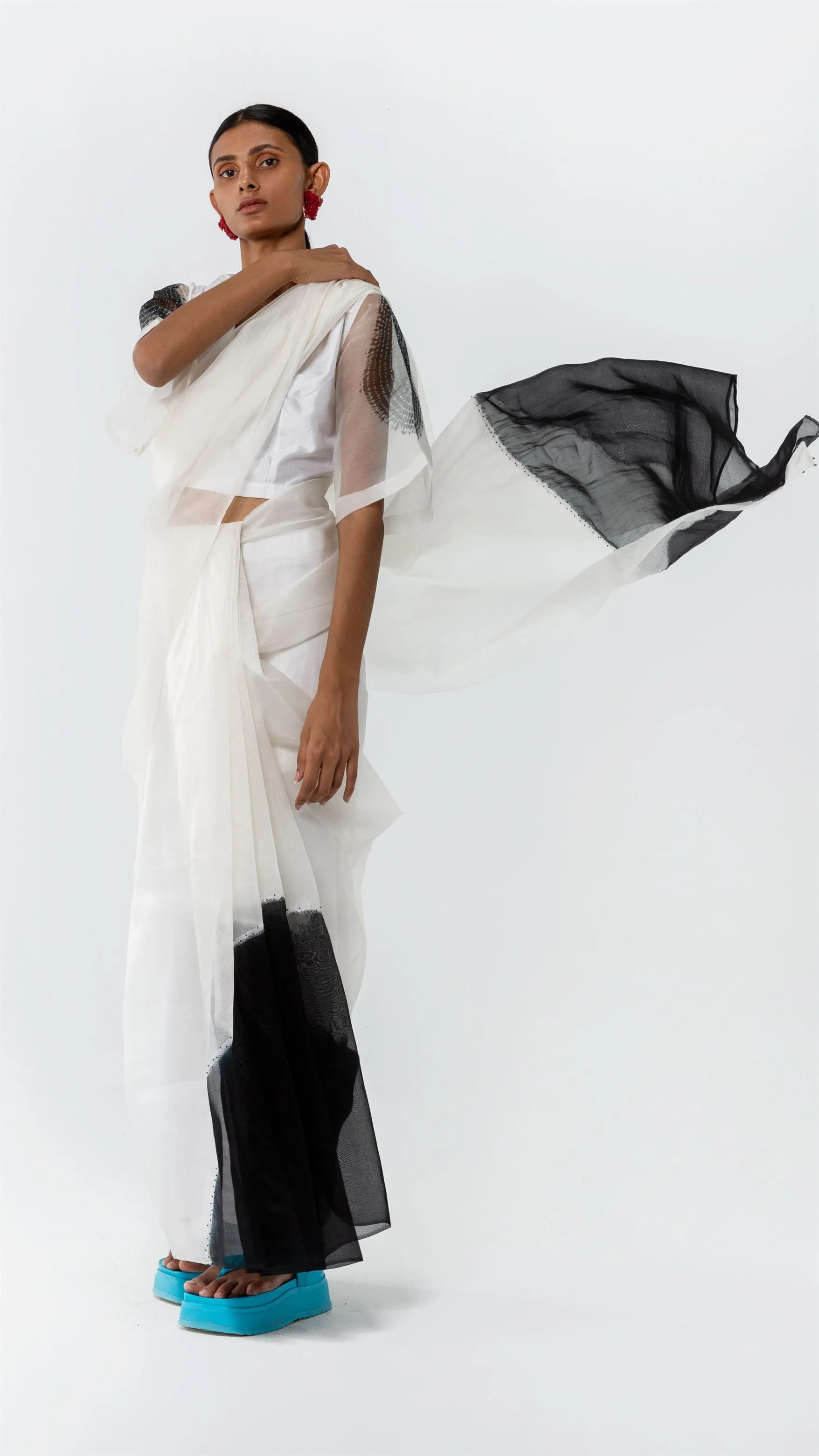 Studio Medium   I   Shibori Conti POLKA ORGANZA SAREE - WHITE/BLACKPOL 05