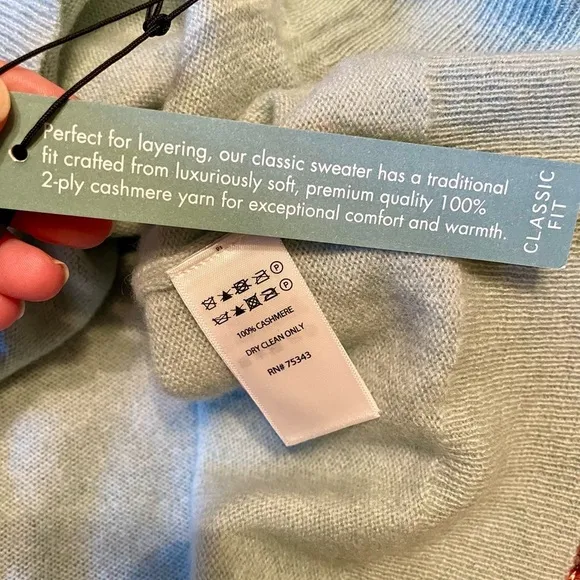 Tahari Women’s V- Neck Classic Fit 100% 2-ply Cashmere Sweater Size L Green NWT