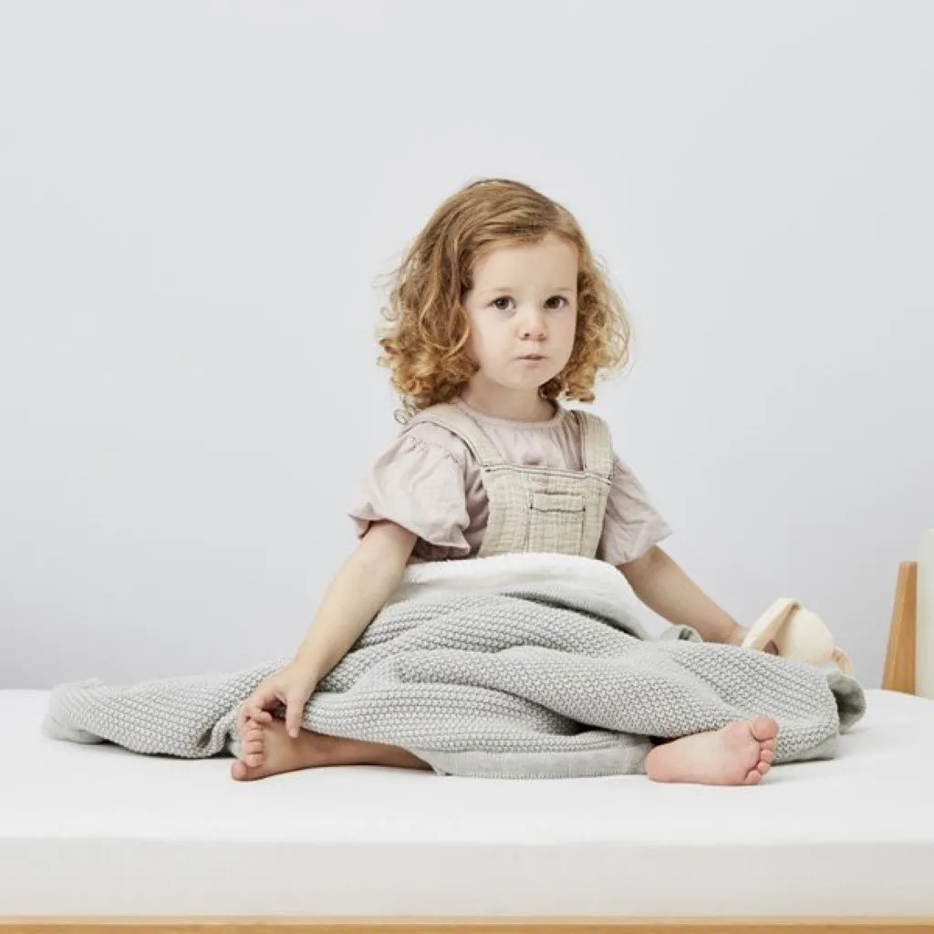 THE LITTLE GREEN SHEEP Organic Knitted Fleece Baby Blanket - Dove