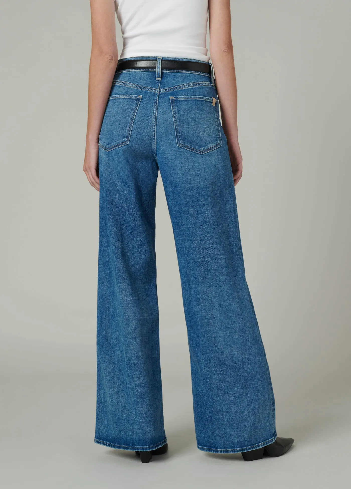 THE MIA PETITE