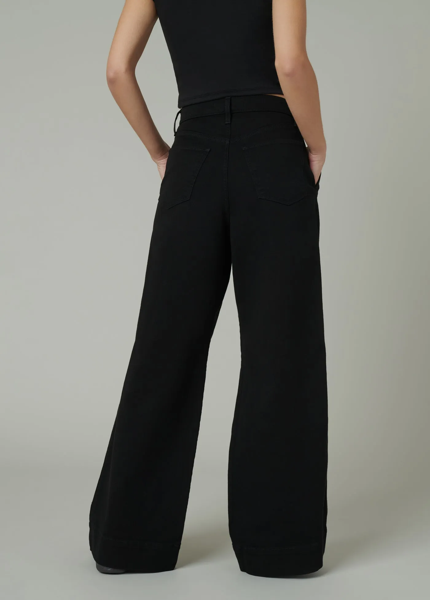 THE PLEATED DENIM TROUSER