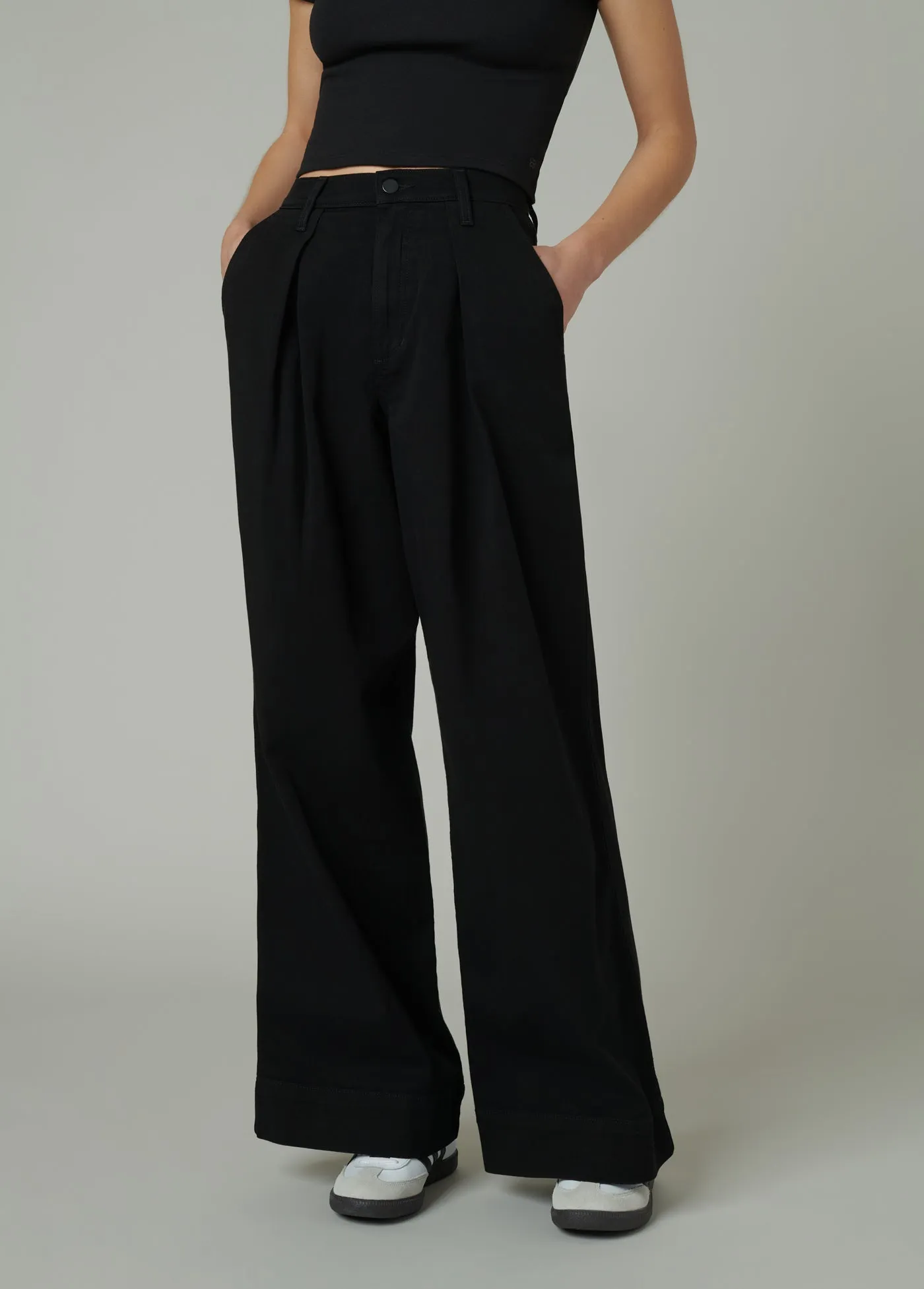 THE PLEATED DENIM TROUSER