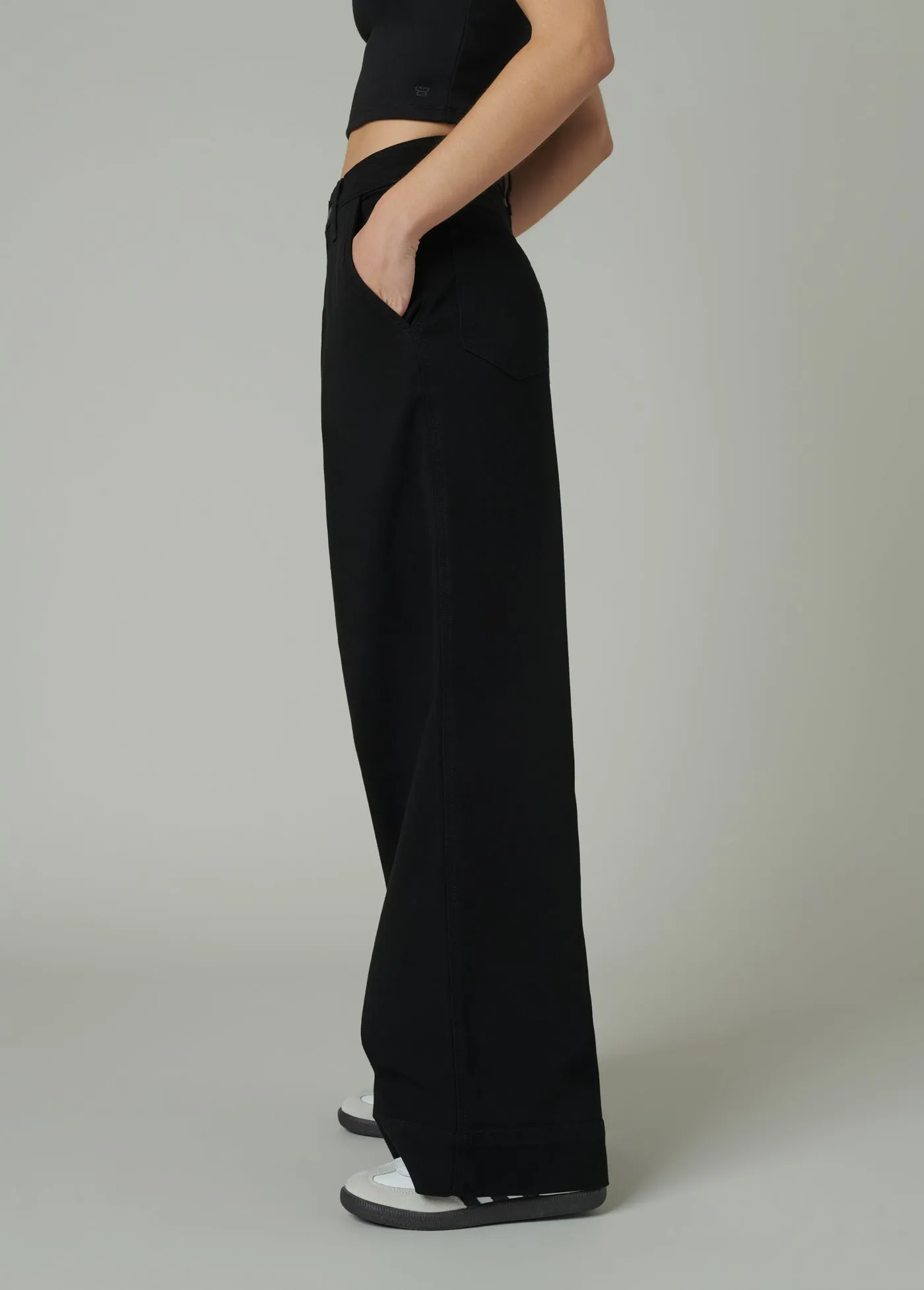 THE PLEATED DENIM TROUSER