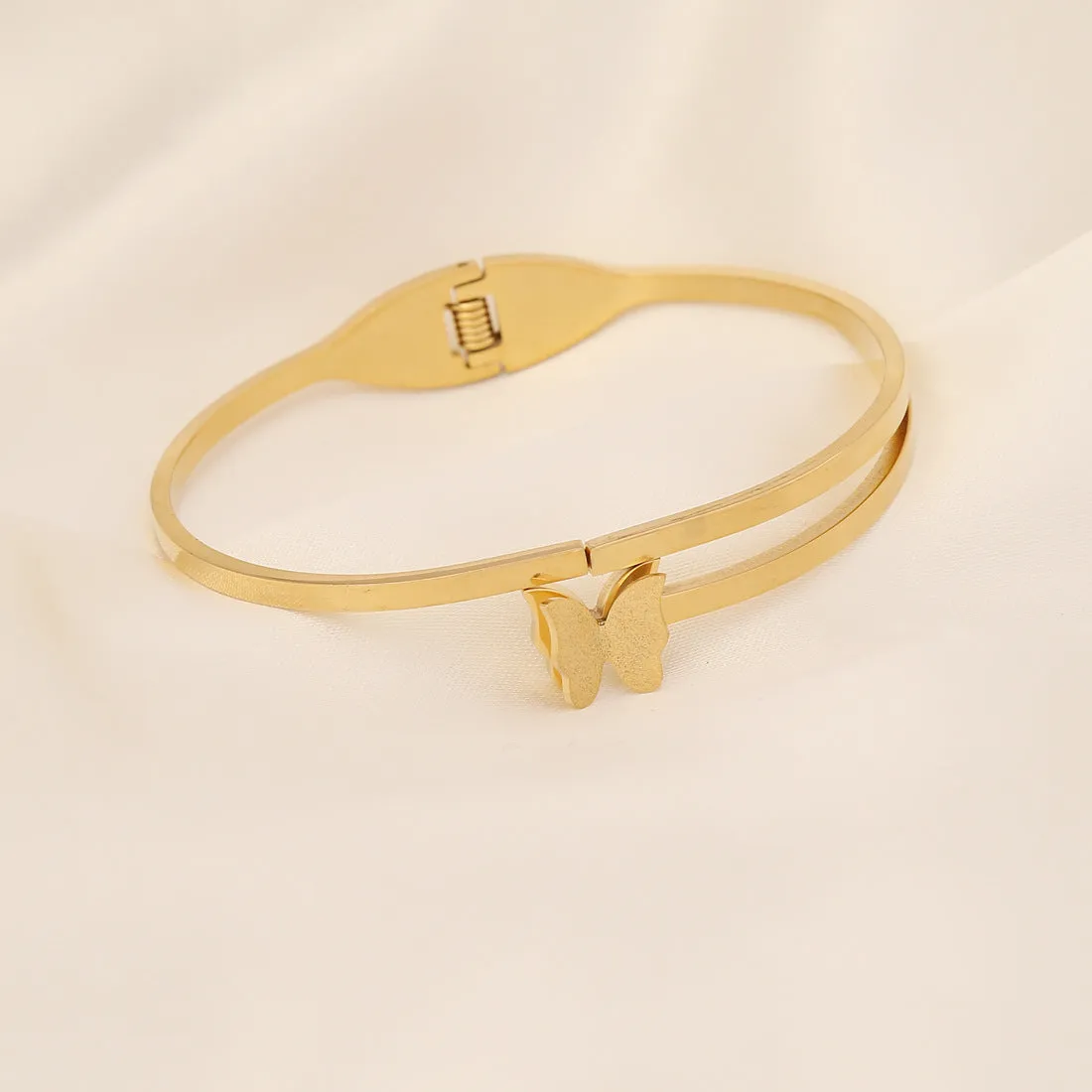 Titanium Stainless Steel non-fading butterfly fashion bracelet bangle for Women