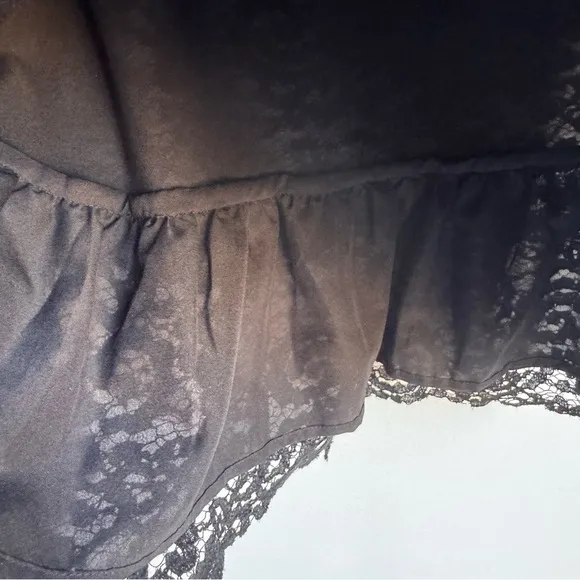Tory Burch size medium Black Lace Merino Wool Tiered Pullover Sweater Spring Lux